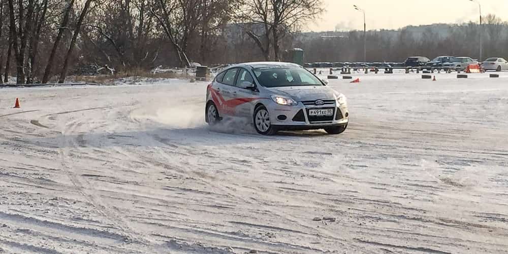 Форд Фокус вождение на льду